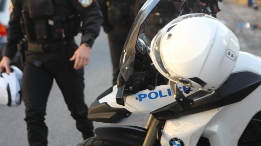 Μοτοσικλετιστής μπήκε 9 φορές αντίθετα σε μονόδρομο και παραβίασε 7 κόκκινα φανάρια στο κέντρο της Αθήνας, του επιβλήθηκε πρόστιμο 6.000€ Μοτοσικλετιστής-μπήκε-9-φορές-αντίθετα-σε-μονόδρομο-και-παραβίασε-7-κόκκινα-φανάρια-στο-κέντρο-της-Αθήνας,-του-επιβλήθηκε-πρόστιμο-6.000e