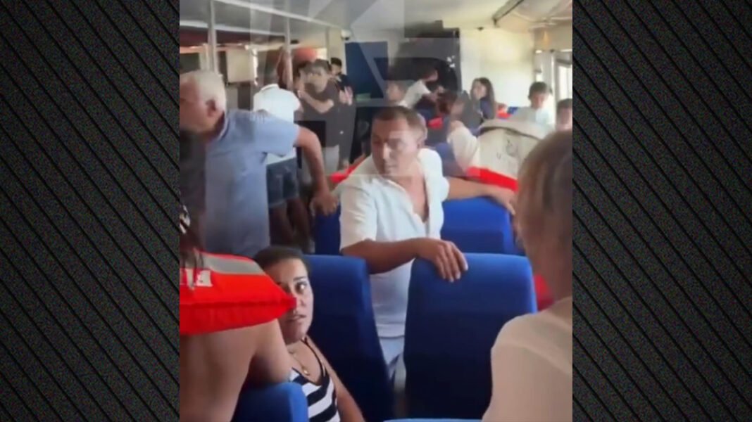 Πανικός και αγωνία μέσα στο καταμαράν την ώρα που άρχισε να βυθίζεται στα ανοιχτά της κατεχόμενης Κερύνειας, δείτε βίντεο Πανικός-και-αγωνία-μέσα-στο-καταμαράν-την-ώρα-που-άρχισε-να-βυθίζεται-στα-ανοιχτά-της-κατεχόμενης-Κερύνειας,-δείτε-βίντεο