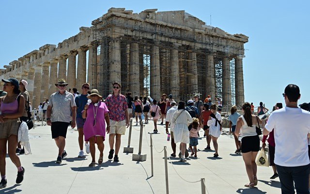 Η τουριστική σεζόν παίρνει παράταση Η-τουριστική-σεζόν-παίρνει-παράταση