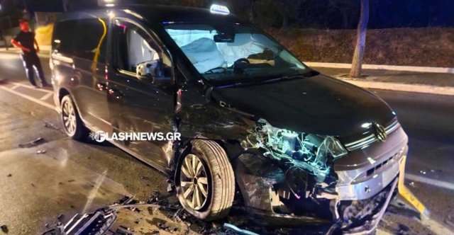 Τρομακτικό τροχαίο στα Χανιά: Οδηγός χάνει τον έλεγχο, μπαίνει στο αντίθετο ρεύμα και συγκρούεται με ταξί, δείτε βίντεο Τρομακτικό-τροχαίο-στα-Χανιά:-Οδηγός-χάνει-τον-έλεγχο,-μπαίνει-στο-αντίθετο-ρεύμα-και-συγκρούεται-με-ταξί,-δείτε-βίντεο