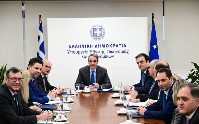 Αφιλόξενο-διεθνές-περιβάλλον-υψηλών-επιτοκίων-και-πληθωρισμού-για-την-ελληνική-οικονομία:-Τα-“αναχώματα”-της-κυβέρνησης-και-οι-κίνδυνοι