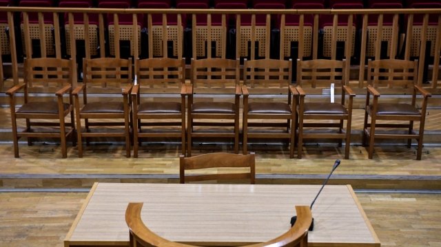 Στο εδώλιο ο 58χρονος καθηγητής που ασέλγησε σε 16χρονη μαθήτρια στη Λάρισα: «Σε κακή ψυχολογική κατάσταση το κορίτσι» λένε οι γονείς της Στο-εδώλιο-ο-58χρονος-καθηγητής-που-ασέλγησε-σε-16χρονη-μαθήτρια-στη-Λάρισα:-«Σε-κακή-ψυχολογική-κατάσταση-το-κορίτσι»-λένε-οι-γονείς-της