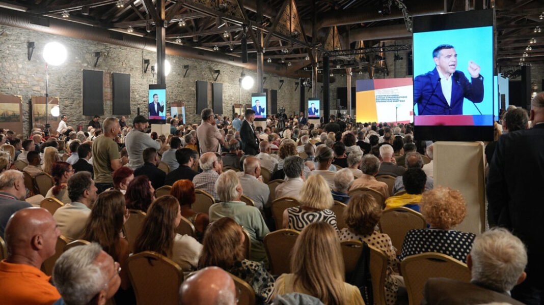 Έβρεξε… δισ. στη Θεσσαλονίκη όπου ο Αλέξης Τσίπρας παρουσίασε το οικονομικό του πρόγραμμα: «Tίναξε την μπάνκα» απαντά η κυβέρνηση Έβρεξε… δισ. στη Θεσσαλονίκη όπου ο Αλέξης Τσίπρας παρουσίασε το οικονομικό του πρόγραμμα: «Tίναξε την μπάνκα» απαντά η κυβέρνηση
