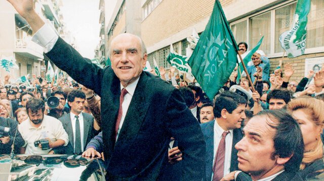 Αναμνήσεις-από-τα-«ωραία-χρόνια»:-Όταν-το-ΠΑΣΟΚ-ήταν-mainstream,-μόδα-και-εξουσία