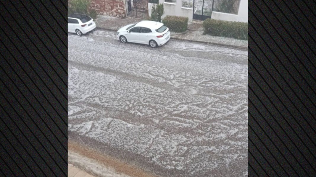 Έντονη χαλαζόπτωση έπληξε το κέντρο του Αγρινίου, πλημμύρισαν δρόμοι, δείτε βίντεο Έντονη-χαλαζόπτωση-έπληξε-το-κέντρο-του-Αγρινίου,-πλημμύρισαν-δρόμοι,-δείτε-βίντεο