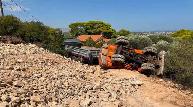 Μπουλντόζα αναποδογύρισε στην Βορινέζα Αρτέμιδας, σώος ο χειριστής, δείτε βίντεο και φωτογραφίες Μπουλντόζα-αναποδογύρισε-στην-Βορινέζα-Αρτέμιδας,-σώος-ο-χειριστής,-δείτε-βίντεο-και-φωτογραφίες