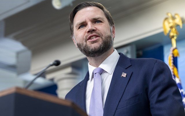 Βανς:-Οι-ΗΠΑ-δεν-θα-διαπραγματευτούν-με-το-Ιράν-εάν-δεν-σταματήσει-να-επιτίθεται-σε-πλοία