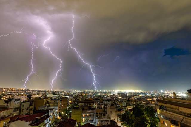 Καταιγίδα προκάλεσε προβλήματα στη Θεσσαλονίκη: Εντυπωσιακές φωτογραφίες από την έντονη κεραυνική δραστηριότητα Καταιγίδα-προκάλεσε-προβλήματα-στη-Θεσσαλονίκη:-Εντυπωσιακές-φωτογραφίες-από-την-έντονη-κεραυνική-δραστηριότητα