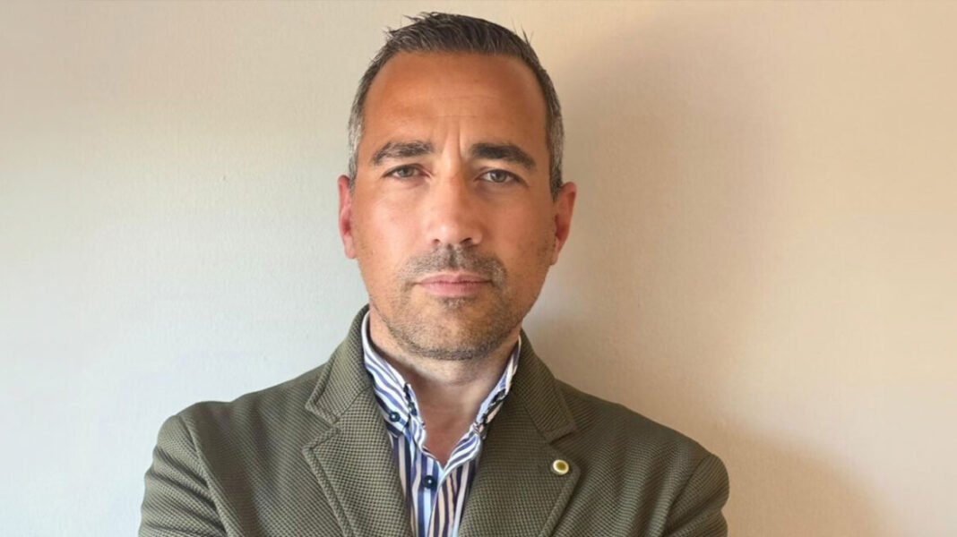 Ο Νυφούδης της ΕΛΑΣ βρήκε στην… Παγκόσμια Βάση Δεδομένων, την περιουσία του 1% των πλούσιων Ελλήνων στα €200 δισ. – Δείτε βίντεο Ο Νυφούδης της ΕΛΑΣ βρήκε στην… Παγκόσμια Βάση Δεδομένων, την περιουσία του 1% των πλούσιων Ελλήνων στα €200 δισ. – Δείτε βίντεο