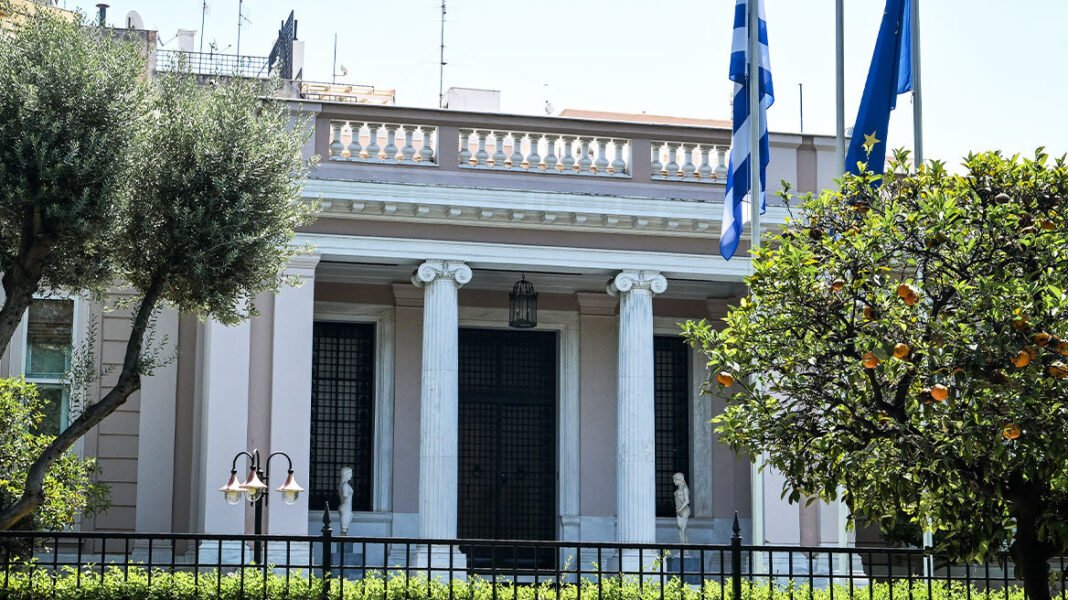 Κυβερνητικές πηγές κατά Τσίπρα: Άλλα είπε στη ΔΕΘ, άλλα έγραψε στο πρόγραμμα, έμφυτη η τάση του να εξαπατά τους πολίτες Κυβερνητικές πηγές κατά Τσίπρα: Άλλα είπε στη ΔΕΘ, άλλα έγραψε στο πρόγραμμα, έμφυτη η τάση του να εξαπατά τους πολίτες