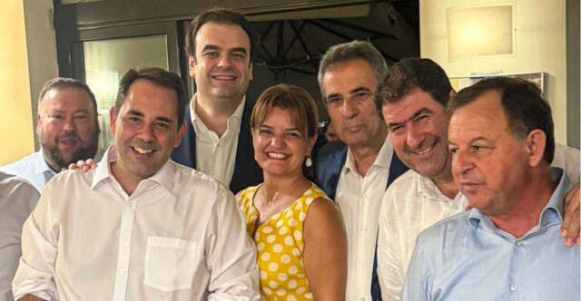 Δείπνο Πιερρακάκη με 45 βουλευτές της ΝΔ από τη βόρεια Ελλάδα: Σουτζουκάκια και γύρος στη θρυλική «Διαγώνιο», δείτε φωτογραφίες Δείπνο-Πιερρακάκη-με-45-βουλευτές-της-ΝΔ-από-τη-βόρεια-Ελλάδα:-Σουτζουκάκια-και-γύρος-στη-θρυλική-«Διαγώνιο»,-δείτε-φωτογραφίες