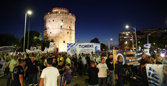 Πορεία των ενστόλων στη Θεσσαλονίκη εν όψει ΔΕΘ, δείτε φωτογραφίες Πορεία-των-ενστόλων-στη-Θεσσαλονίκη-εν-όψει-ΔΕΘ,-δείτε-φωτογραφίες