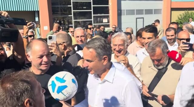«Μας ανεβάσατε κατηγορία»: Ο διάλογος του Κυριάκου Μητσοτάκη με τον πρόεδρο του Απόλλωνα Καλαμαριάς στη ΔΕΘ, δείτε βίντεο «Μας-ανεβάσατε-κατηγορία»:-Ο-διάλογος-του-Κυριάκου-Μητσοτάκη-με-τον-πρόεδρο-του-Απόλλωνα-Καλαμαριάς-στη-ΔΕΘ,-δείτε-βίντεο