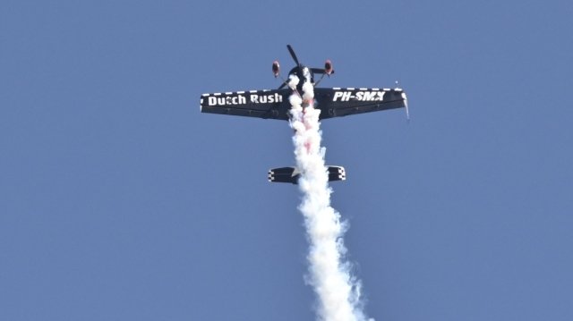 Athens Flying Week: Εντυπωσιακές εικόνες από τα ακροβατικά σμήνη και τους αλεξιπτωτιστές athens-flying-week:-Εντυπωσιακές-εικόνες-από-τα-ακροβατικά-σμήνη-και-τους-αλεξιπτωτιστές