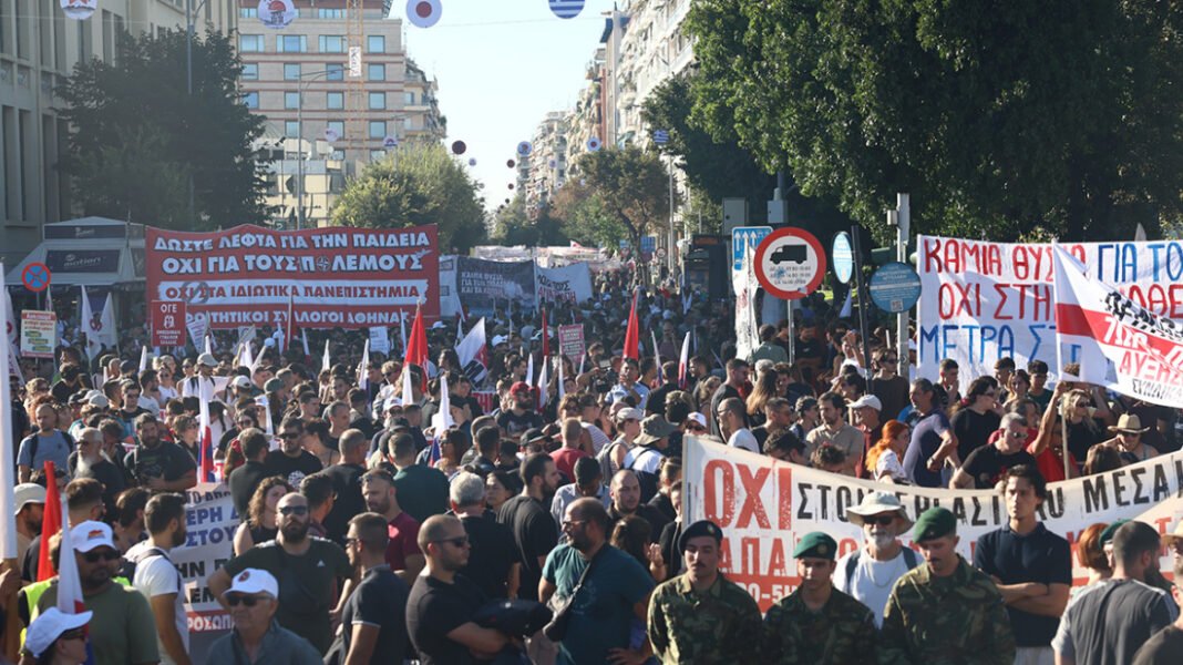 Πορείες-στη-Θεσσαλονίκη-ενόψει-της-ομιλίας-Μητσοτάκη-στη-ΔΕΘ,-12-προσαγωγές,-δείτε-εικόνες
