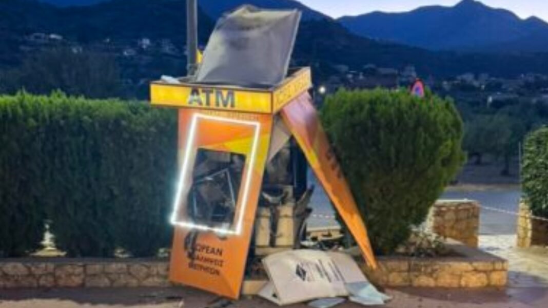 Μεσσηνία: Ανατίναξαν ATM στη Στούπα και πήραν πάνω 200.000 ευρώ, δείτε φωτογραφίες Μεσσηνία:-Ανατίναξαν-atm-στη-Στούπα-και-πήραν-πάνω-200.000-ευρώ,-δείτε-φωτογραφίες