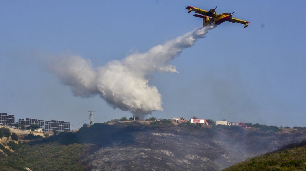 Φωτιά τώρα στο Κλειδί Βοιωτίας, επιχειρούν πάνω από 50 πυροσβέστες και τέσσερα εναέρια μέσα Φωτιά-τώρα-στο-Κλειδί-Βοιωτίας,-επιχειρούν-πάνω-από-50-πυροσβέστες-και-τέσσερα-εναέρια-μέσα