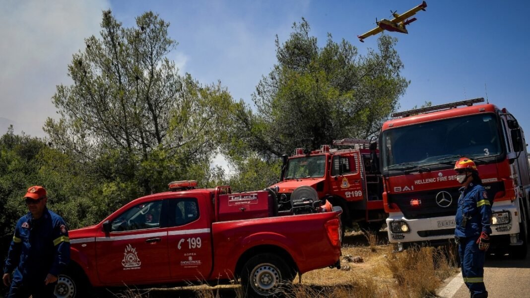 Φωτιά στους Πετσακούς Αχαΐας, μεγάλη κινητοποίηση της Πυροσβεστικής, σηκώθηκαν επτά εναέρια Φωτιά-στους-Πετσακούς-Αχαΐας,-μεγάλη-κινητοποίηση-της-Πυροσβεστικής,-σηκώθηκαν-επτά-εναέρια
