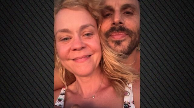 Οι selfies της Λένας Παπαληγούρα με τον σύζυγό της από τη θάλασσα: Ποιος είπε ότι τελείωσε το καλοκαίρι, έγραψε Οι-selfies-της-Λένας-Παπαληγούρα-με-τον-σύζυγό-της-από-τη-θάλασσα:-Ποιος-είπε-ότι-τελείωσε-το-καλοκαίρι,-έγραψε