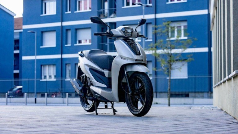 Ένα «εργαλείο» για κάθε μέρα από την UM Motorcycles Ένα-«εργαλείο»-για-κάθε-μέρα-από-την-um-motorcycles