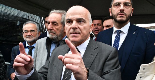 Ψαρόπουλος στη δίκη για τα Τέμπη: Η πυρόσφαιρα αποτέλεσε αιτία θανάτου της κόρης μου και τουλάχιστον άλλων 25 θυμάτων Ψαρόπουλος-στη-δίκη-για-τα-Τέμπη:-Η-πυρόσφαιρα-αποτέλεσε-αιτία-θανάτου-της-κόρης-μου-και-τουλάχιστον-άλλων-25-θυμάτων