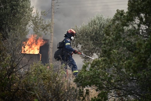 Σύλληψη άνδρα στην Κάρυστο για φωτιά που προκλήθηκε από σκαπτικό μηχάνημα Σύλληψη-άνδρα-στην-Κάρυστο-για-φωτιά-που-προκλήθηκε-από-σκαπτικό-μηχάνημα