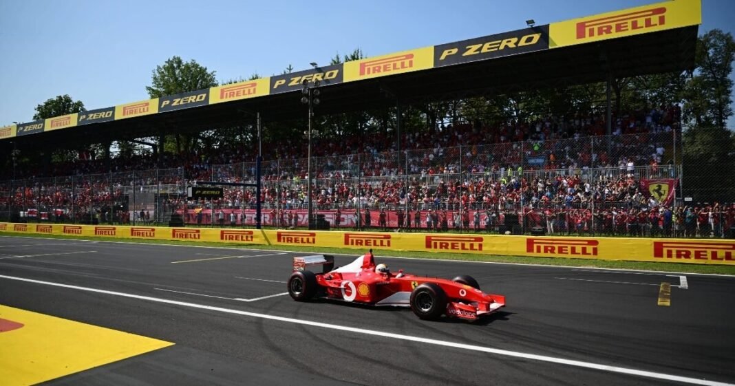 f1:-Ο-Φέτελ-απέτισε-φόρο-τιμής-στον-Σουμάχερ-με-την-f2002-στη-Μόντσα