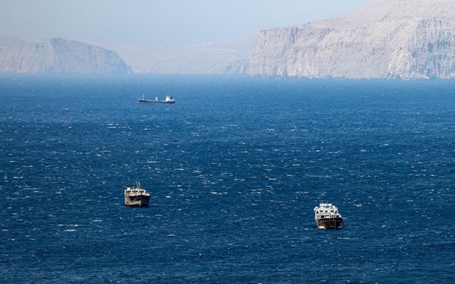 Κλιμακώνεται-η-σύγκρουση-ΗΠΑ–Ιράν:-Επιθέσεις-σε-πολεμικά-πλοία-και-τάνκερ