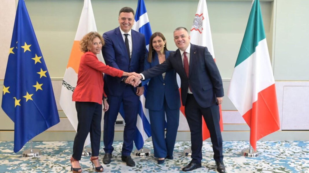Κικίλιας στη συνάντηση υπουργών Ναυτιλίας: Κοινή μας προσπάθεια να προστατεύσουμε τις ευρωπαϊκές οικογένειες και κοινωνίες Κικίλιας στη συνάντηση υπουργών Ναυτιλίας: Κοινή μας προσπάθεια να προστατεύσουμε τις ευρωπαϊκές οικογένειες και κοινωνίες