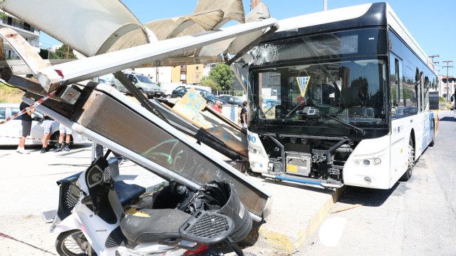 Βγήκε από το χειρουργείο η 21χρονη τραυματίας από το τροχαίο με τα λεωφορεία στη Θεσσαλονίκη Βγήκε-από-το-χειρουργείο-η-21χρονη-τραυματίας-από-το-τροχαίο-με-τα-λεωφορεία-στη-Θεσσαλονίκη