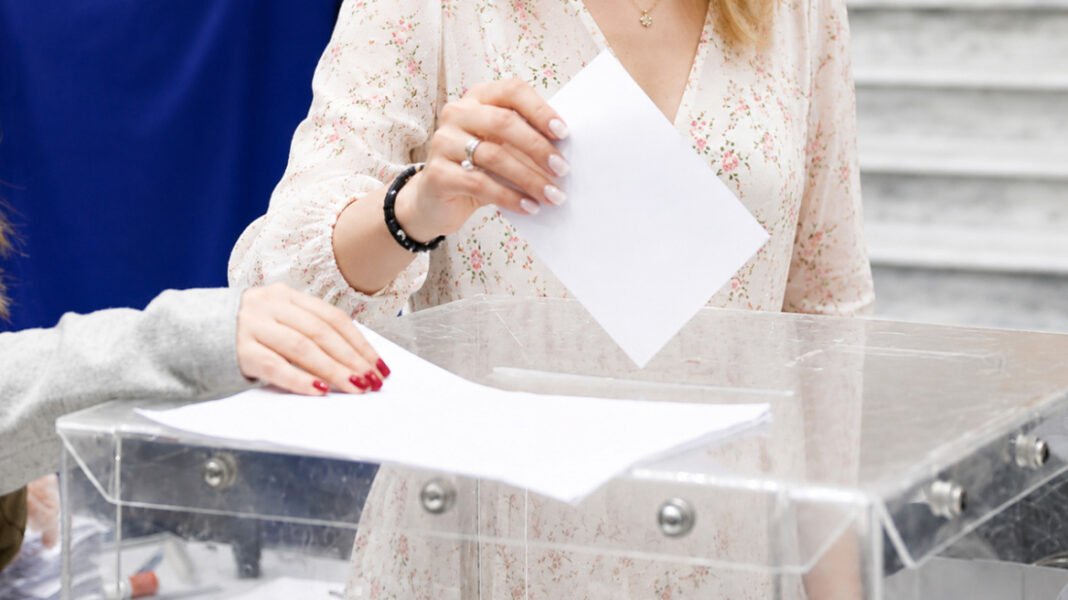 GPO: Ανέβηκε στο 30,6% η ΝΔ, τσίμπησε δύο μονάδες μετά την ΔΕΘ, στο 16% ο Τσίπρας, τρίτο με 12,8% το ΠΑΣΟΚ, καταρρέει στο 3,6% η Καρυστιανού GPO: Ανέβηκε στο 30,6% η ΝΔ, τσίμπησε δύο μονάδες μετά την ΔΕΘ, στο 16% ο Τσίπρας, τρίτο με 12,8% το ΠΑΣΟΚ, καταρρέει στο 3,6% η Καρυστιανού