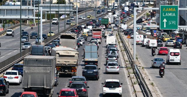 Κίνηση:-Προβλήματα-σε-Κηφισό-και-Κηφισίας,-καθυστερήσεις-στην-Αττική-Οδό