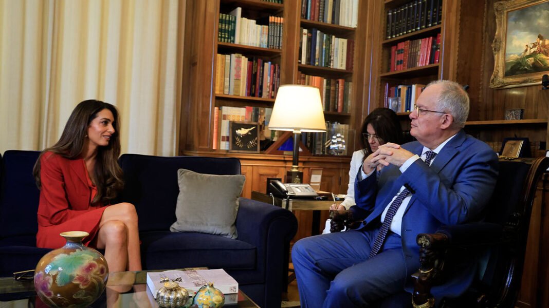 Στο Προεδρικό η Αμάλ Αλαμουντίν, δείτε βίντεο και φωτογραφίες από τη συνάντησή της με τον Κωνσταντίνο Τασούλα Στο Προεδρικό η Αμάλ Αλαμουντίν, δείτε βίντεο και φωτογραφίες από τη συνάντησή της με τον Κωνσταντίνο Τασούλα