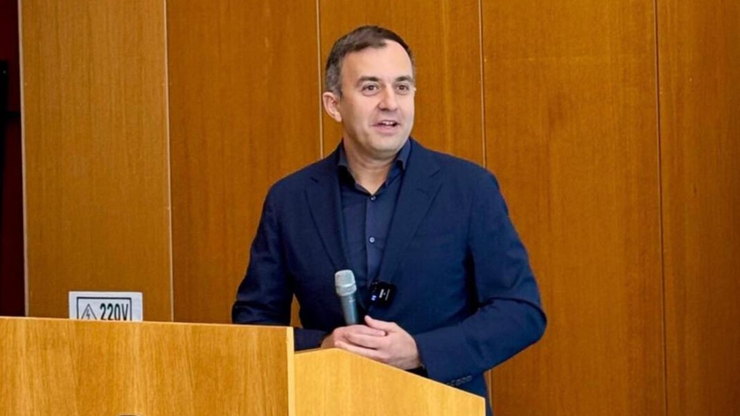 Χατζηβασιλείου: Ρεσιτάλ λαϊκισμού από τον κ. Τσίπρα – Ο ρόλος μας είναι να χτίζουμε συμφωνίες για το εθνικό συμφέρον