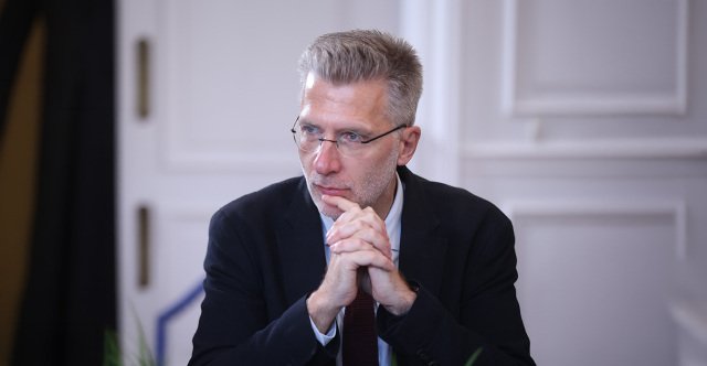 Σκέρτσος:-Μισθοί-Πορτογαλίας-και-όχι-Βουλγαρίας-στην-Ελλάδα-το-2025-–-Τι-δείχνουν-τα-στοιχεία-της-eurostat