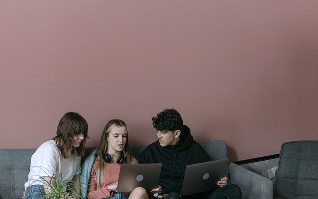 Έρευνα ΕΒΕΘ: Τι σκέφτονται οι νέοι της GenZ για την επιχειρηματικότητα και την εργασία Έρευνα-ΕΒΕΘ:-Τι-σκέφτονται-οι-νέοι-της-genz-για-την-επιχειρηματικότητα-και-την-εργασία