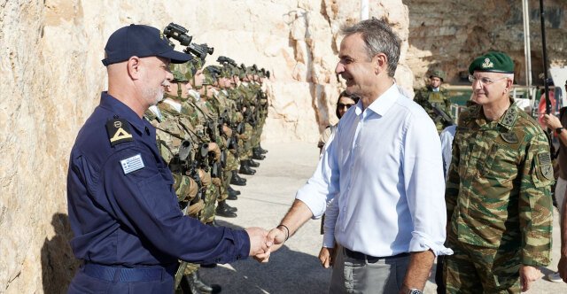 Στις μικρονήσους Ρω και Στογγυλή ο Μητσοτάκης, επισκέφθηκε τα φυλάκια και κατέθεσε στεφάνι, δείτε φωτογραφίες Στις-μικρονήσους-Ρω-και-Στογγυλή-ο-Μητσοτάκης,-επισκέφθηκε-τα-φυλάκια-και-κατέθεσε-στεφάνι,-δείτε-φωτογραφίες