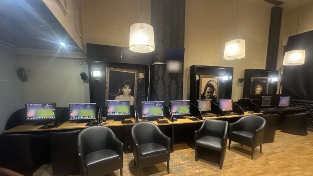 Παράνομο καζίνο εντοπίστηκε στην Αθήνα, δείτε φωτογραφίες και βίντεο Παράνομο-καζίνο-εντοπίστηκε-στην-Αθήνα,-δείτε-φωτογραφίες-και-βίντεο