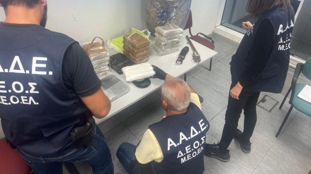 Επιχείρηση «τα άνθη του κακού» της ΑΑΔΕ: Βρέθηκαν ακόμα 26,8 κιλά κοκαΐνης κρυμμένα σε γιαπί και «λαγούμι» Επιχείρηση-«τα-άνθη-του-κακού»-της-ΑΑΔΕ:-Βρέθηκαν-ακόμα-26,8-κιλά-κοκαΐνης-κρυμμένα-σε-γιαπί-και-«λαγούμι»