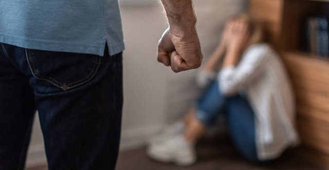 Πύργος: Πρώην σύντροφος 36χρονης επιτέθηκε με ρόπαλα σε εκείνη και τον πατέρα της, αναζητούνται δύο 26χρονοι Πύργος:-Πρώην-σύντροφος-36χρονης-επιτέθηκε-με-ρόπαλα-σε-εκείνη-και-τον-πατέρα-της,-αναζητούνται-δύο-26χρονοι