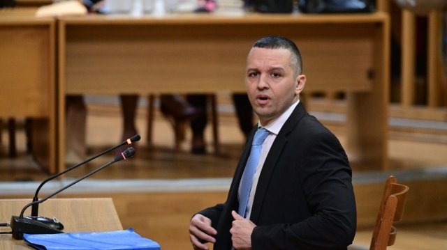 Η επιστροφή Κασιδιάρη πυροδοτεί την πολιτική συζήτηση, τι λένε οι συνταγματολόγοι Η-επιστροφή-Κασιδιάρη-πυροδοτεί-την-πολιτική-συζήτηση,-τι-λένε-οι-συνταγματολόγοι
