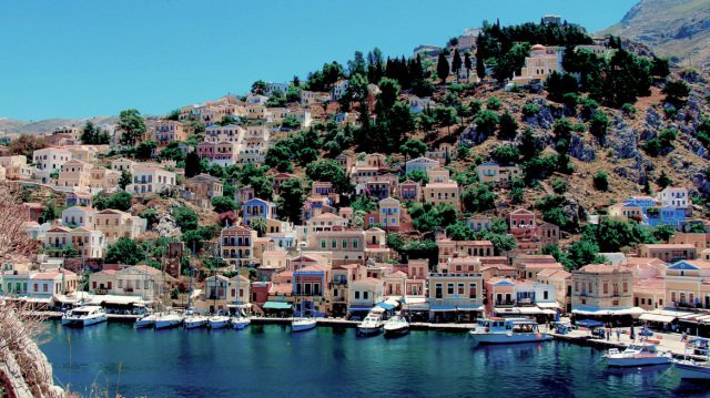 Μπαράζ συλλήψεων για παράνομα τραπεζοκαθίσματα στη Χάλκη Μπαράζ-συλλήψεων-για-παράνομα-τραπεζοκαθίσματα-στη-Χάλκη