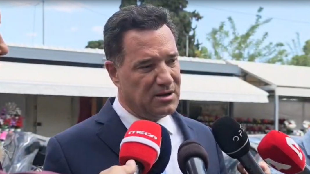 Στο Γ’ Νεκροταφείο ο Γεωργιάδης: Συγγνώμη από την οικογένεια Μαζωνάκη που το σύστημα δεν μπόρεσε να τον προστατεύσει από κάτι πάρα πολύ άσχημο Στο-Γ’-Νεκροταφείο-ο-Γεωργιάδης:-Συγγνώμη-από-την-οικογένεια-Μαζωνάκη-που-το-σύστημα-δεν-μπόρεσε-να-τον-προστατεύσει-από-κάτι-πάρα-πολύ-άσχημο