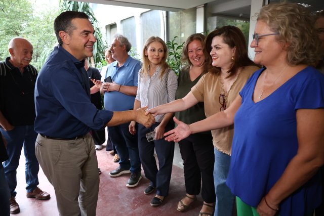 Συνάντηση Τσίπρα με εργαζόμενους στη ΔΥΠΑ στην πρώτη δημόσια εμφάνιση μετά τη ΔΕΘ Συνάντηση-Τσίπρα-με-εργαζόμενους-στη-ΔΥΠΑ-στην-πρώτη-δημόσια-εμφάνιση-μετά-τη-ΔΕΘ