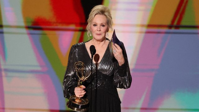 Η Τζιν Σμαρτ έγραψε ιστορία στα φετινά Emmy: Κατέκτησε το 5ο συνεχόμενο Emmy Α’ Γυναικείου Ρόλου Η-Τζιν-Σμαρτ-έγραψε-ιστορία-στα-φετινά-emmy:-Κατέκτησε-το-5ο-συνεχόμενο-emmy-Α’-Γυναικείου-Ρόλου