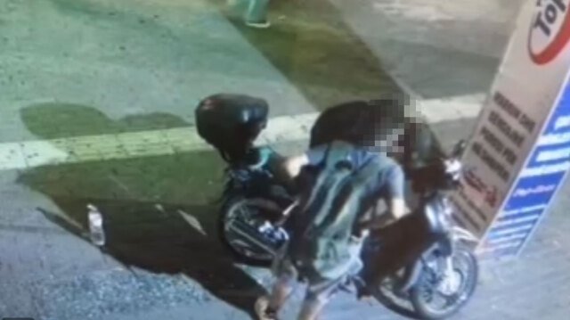 Δείτε βίντεο: Αστυνομικοί πιάνουν επ’ αυτοφώρω δύο άτομα να κλέβουν μηχανάκι στην πλατεία Καραϊσκάκη Δείτε-βίντεο:-Αστυνομικοί-πιάνουν-επ’-αυτοφώρω-δύο-άτομα-να-κλέβουν-μηχανάκι-στην-πλατεία-Καραϊσκάκη
