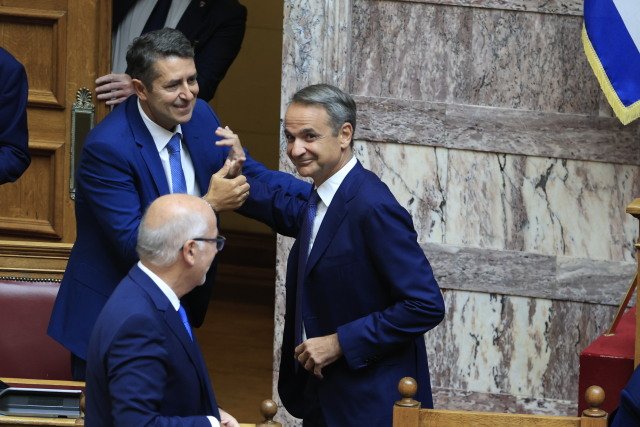 Επέστρεψε στα υπουργικά έδρανα ο Μυλωνάκης μετά τη σοβαρή περιπέτεια της υγείας του, δείτε φωτογραφίες Επέστρεψε-στα-υπουργικά-έδρανα-ο-Μυλωνάκης-μετά-τη-σοβαρή-περιπέτεια-της-υγείας-του,-δείτε-φωτογραφίες