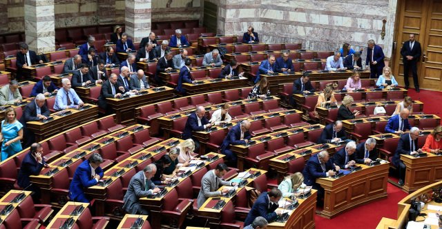 Συνταγματική-Αναθεώρηση:-Πέρασαν-οι-προτάσεις-της-ΝΔ,-οι-ψήφοι-ανά-άρθρο