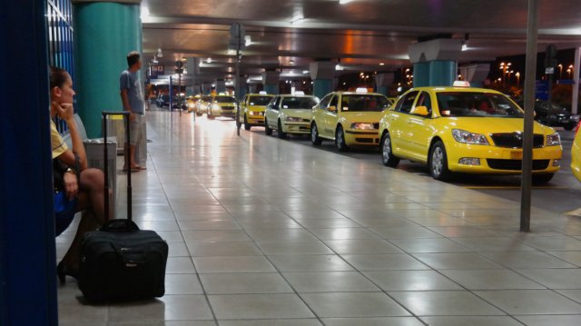 Αυξάνονται οι τιμές στα ταξί, αλλάζουν τα κόμιστρα για αεροδρόμια και αναμονή οχημάτων Αυξάνονται-οι-τιμές-στα-ταξί,-αλλάζουν-τα-κόμιστρα-για-αεροδρόμια-και-αναμονή-οχημάτων