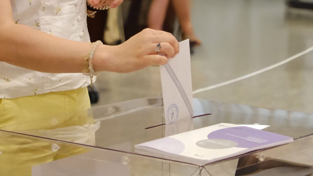Opinion Poll: Ανεβαίνει στο 31% η ΝΔ με διαφορά 15,1 μονάδων από την ΕΛ.Α.Σ, κέρδη για ΠΑΣΟΚ, μειώνει στο 3,8% την ψαλίδα με Τσίπρα Opinion Poll: Ανεβαίνει στο 31% η ΝΔ με διαφορά 15,1 μονάδων από την ΕΛ.Α.Σ, κέρδη για ΠΑΣΟΚ, μειώνει στο 3,8% την ψαλίδα με Τσίπρα